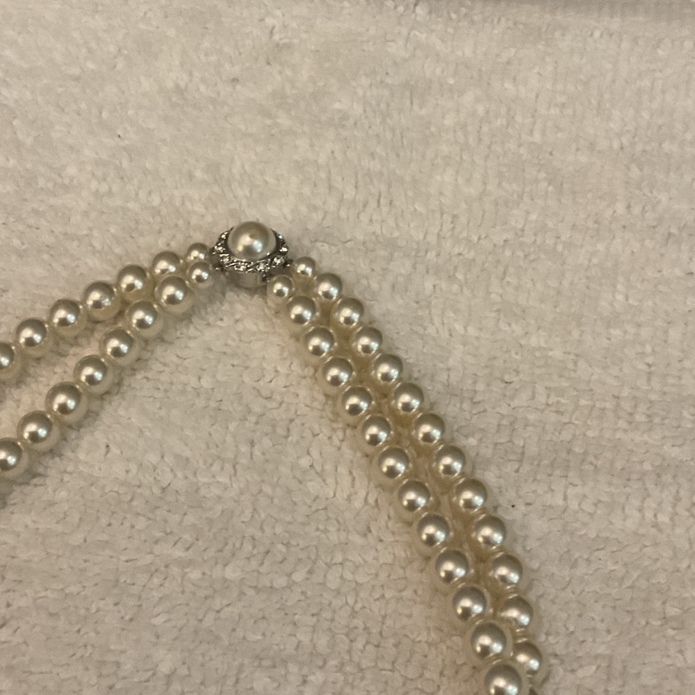 Elegant Cream Pearl Necklace - Picture 8 of 9